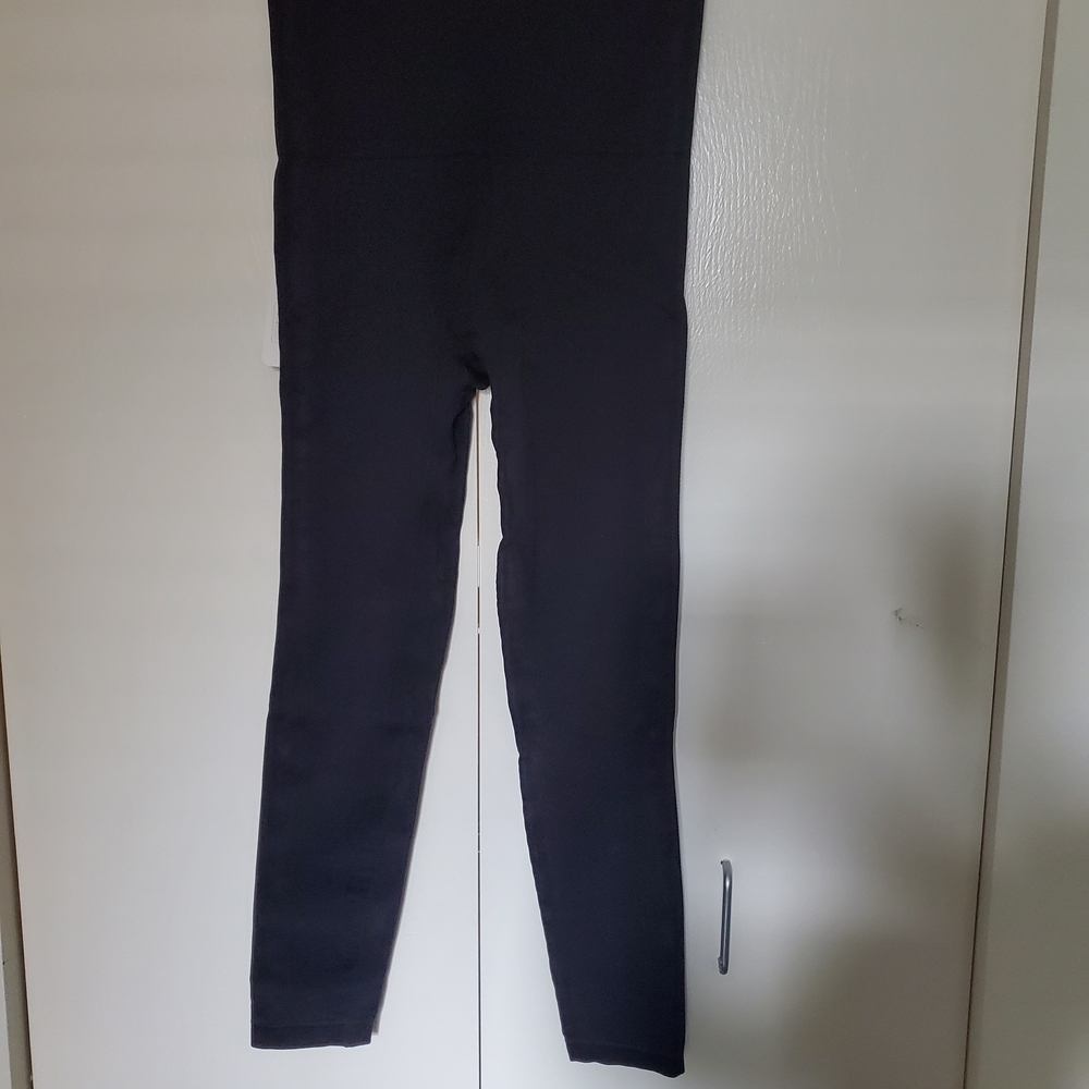 Sleek Black Women's Leggings